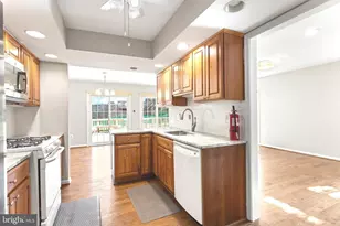 3860 Waythorn Pl, Fairfax, VA 22033 - Photo 7