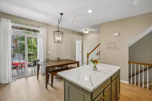 7850 Locust Leaf Ln, Alexandria, VA 22315 - Photo 9