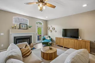 7850 Locust Leaf Ln, Alexandria, VA 22315 - Photo 3