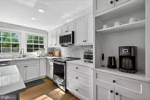 4112 Majestic Ln, Fairfax, VA 22033 - Photo 7