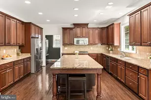 8901 Hargrove Ct, Fairfax, VA 22031 - Photo 13