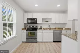 6424 Birch Leaf Ct, Burke, VA 22015 - Photo 3