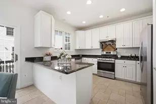 8894 Ashgrove House Ln, Vienna, VA 22182 - Photo 17