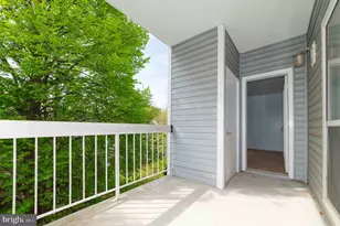 3176 Summit Square Dr, Oakton, VA 22124 - Photo 39
