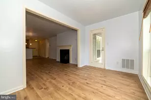 3176 Summit Square Dr, Oakton, VA 22124 - Photo 27
