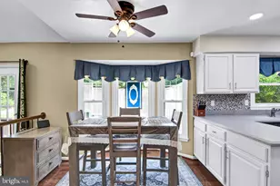3289 Kinross Cir, Herndon, VA 20171 - Photo 13