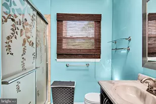 3289 Kinross Cir, Herndon, VA 20171 - Photo 25