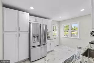 7530 Fairwood Ln, Falls Church, VA 22046 - Photo 11