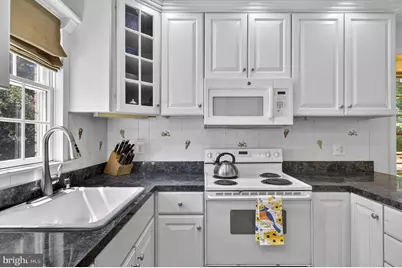 9716 Bunchberry Place, Vienna, VA 22181 - Photo 37
