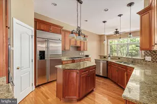 12810 Falcon Wood Pl, Fairfax, VA 22033 - Photo 19