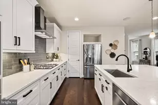 6409 Beatles Ln, Alexandria, VA 22310 - Photo 7