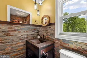 11341 Crescent Dr, Fairfax, VA 22030 - Photo 15