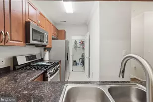 12148 Garden Grove Cir, Fairfax, VA 22030 - Photo 13