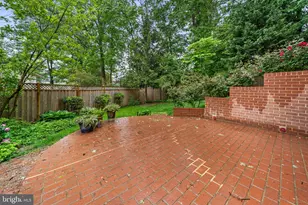 10305 Collingham Dr, Fairfax, VA 22032 - Photo 19