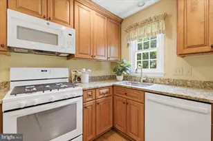 7824 Water Valley Ct, Springfield, VA 22153 - Photo 17