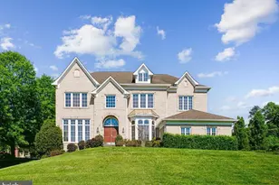 11040 Heathland Dr, Oakton, VA 22124 - Photo 1