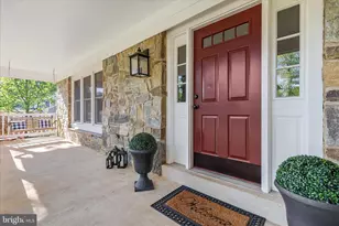 13117 Tingewood Ct, Herndon, VA 20171 - Photo 7