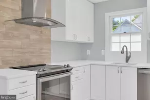 6458 Woodmere Pl, Centreville, VA 20120 - Photo 9