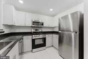 2726 Gallows Rd, Vienna, VA 22180 - Photo 19