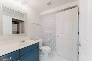 2726 Gallows Rd, Vienna, VA 22180 - Photo 9