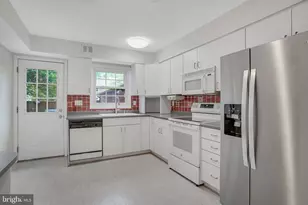 8301 Forrester Blvd, Springfield, VA 22152 - Photo 17