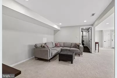 1109 Hillcrest Drive SW, Vienna, VA 22180 - Photo 17