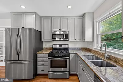 1109 Hillcrest Drive SW, Vienna, VA 22180 - Photo 3