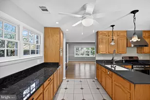 4042 Doveville Ln, Fairfax, VA 22032 - Photo 15