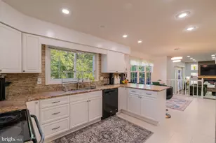9907 Rosewood Hill Cir, Vienna, VA 22182 - Photo 13