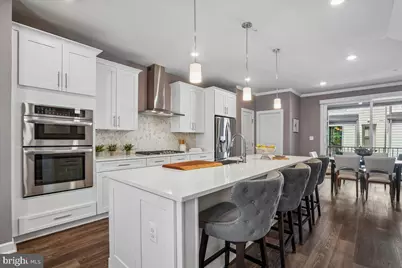 110 NW Market Square NW #24, Vienna, VA 22180 - Photo 11