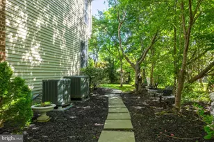 4705 Rippling Pond Dr, Fairfax, VA 22033 - Photo 5