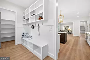 608 Roberts Dr NW, Vienna, VA 22180 - Photo 15