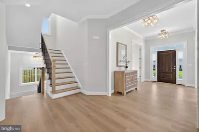 608 Roberts Drive NW, Vienna, VA 22180 - Photo 3