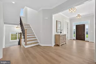 608 Roberts Dr NW, Vienna, VA 22180 - Photo 3