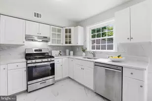 14819 Smethwick Pl, Centreville, VA 20120 - Photo 5