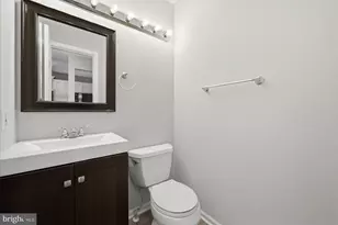 6562 Old Carriage Ln, Alexandria, VA 22315 - Photo 7