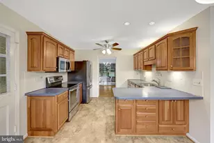 615 Kearney Ct SW, Vienna, VA 22180 - Photo 9