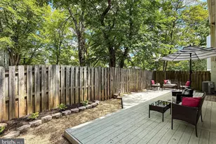 1498 Roundleaf Ct, Reston, VA 20190 - Photo 21