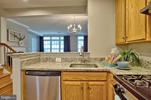 4633 Battenburg Ln, Fairfax, VA 22030 - Photo 7
