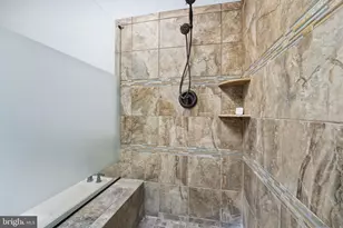 7010 Green Spring Ln, Alexandria, VA 22306 - Photo 23