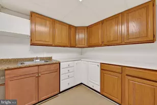 10041 Chestnut Wood Ln, Burke, VA 22015 - Photo 27