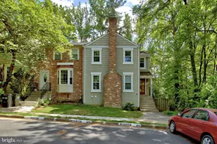 10041 Chestnut Wood Ln, Burke, VA 22015 - Photo 31