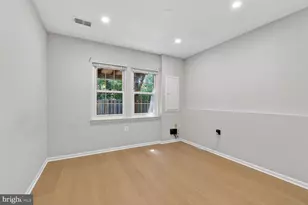 10041 Chestnut Wood Ln, Burke, VA 22015 - Photo 23