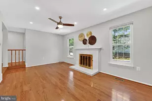 10041 Chestnut Wood Ln, Burke, VA 22015 - Photo 9