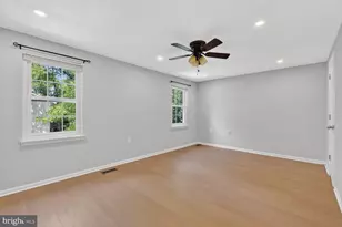 10041 Chestnut Wood Ln, Burke, VA 22015 - Photo 17