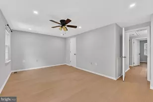 10041 Chestnut Wood Ln, Burke, VA 22015 - Photo 17