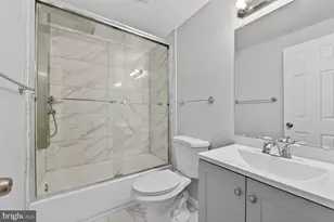 10041 Chestnut Wood Ln, Burke, VA 22015 - Photo 21