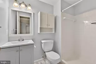 10041 Chestnut Wood Ln, Burke, VA 22015 - Photo 25
