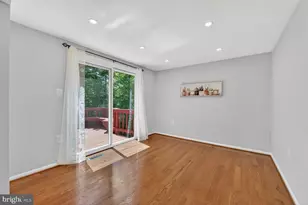 10041 Chestnut Wood Ln, Burke, VA 22015 - Photo 7