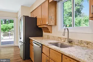 11814 Blue Spruce Rd, Reston, VA 20191 - Photo 7